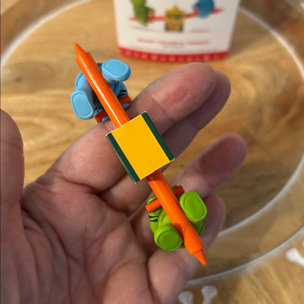Hallmark Crayola Beary Colorful Friends Christmas tree Ornament 2016 - Picture 5 of 10